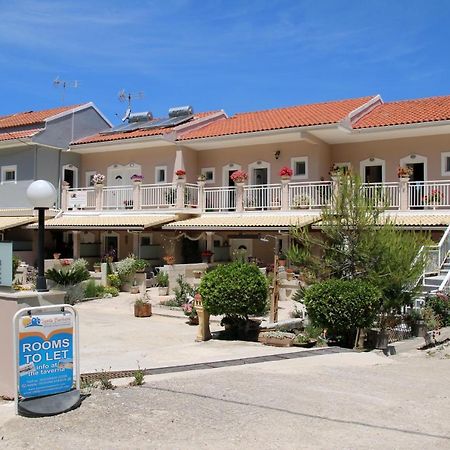 Perivólion Santa Barbara Lakis Apartments المظهر الخارجي الصورة
