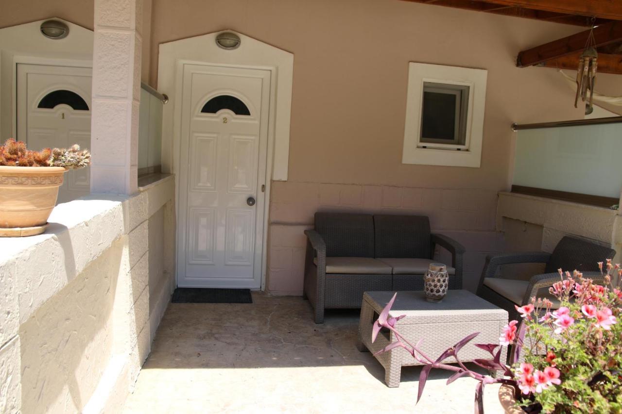 Perivólion Santa Barbara Lakis Apartments المظهر الخارجي الصورة