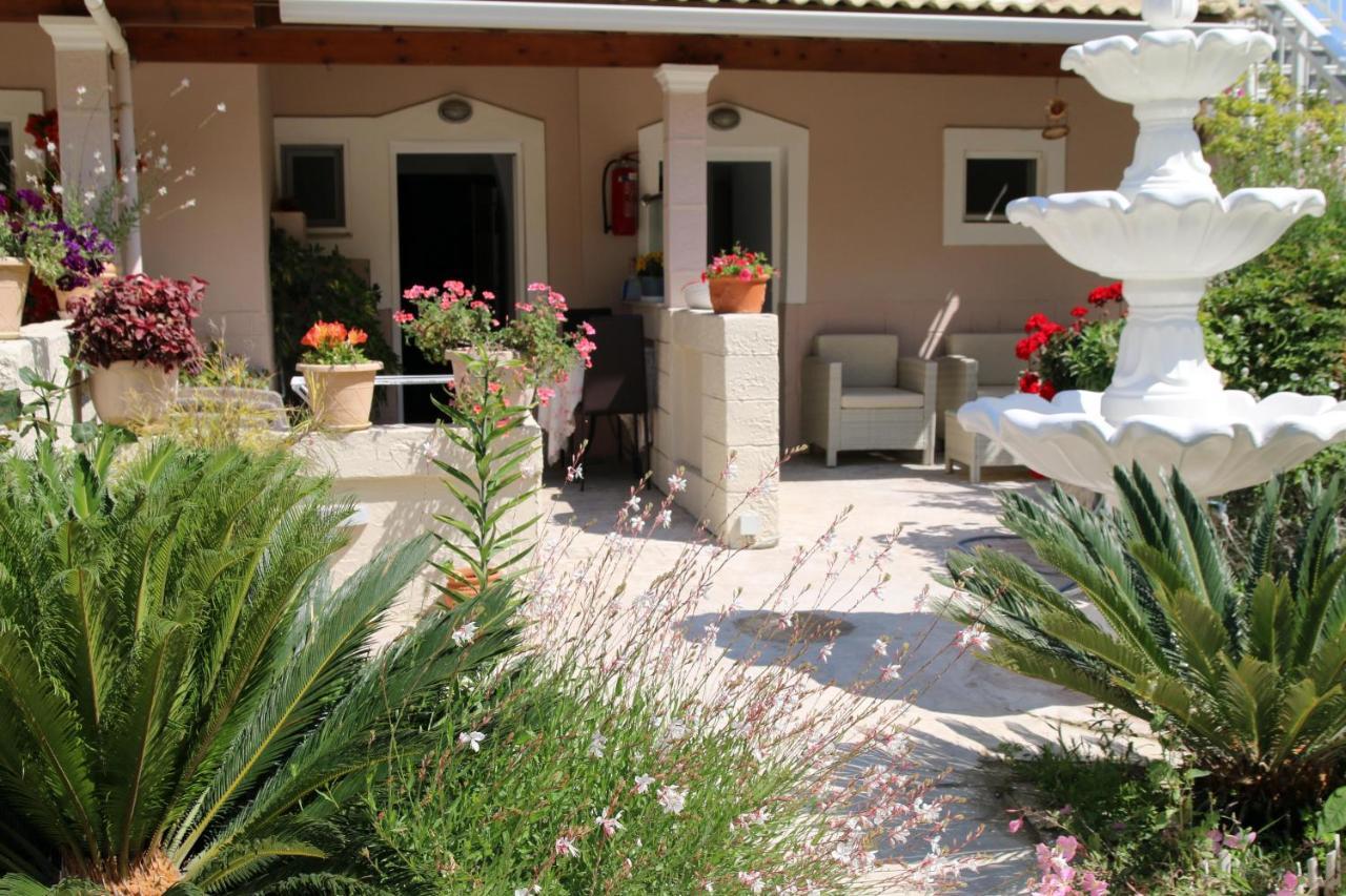Perivólion Santa Barbara Lakis Apartments المظهر الخارجي الصورة