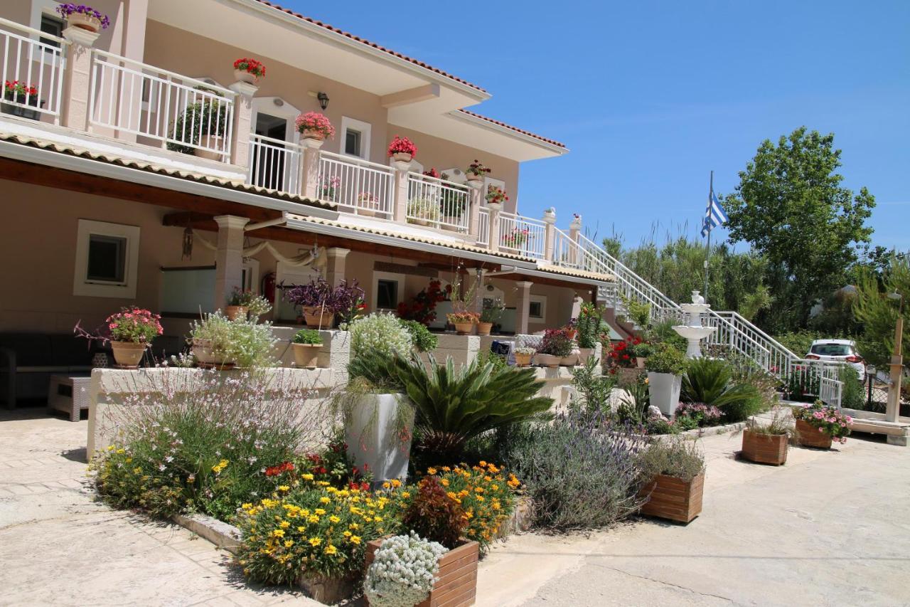 Perivólion Santa Barbara Lakis Apartments المظهر الخارجي الصورة