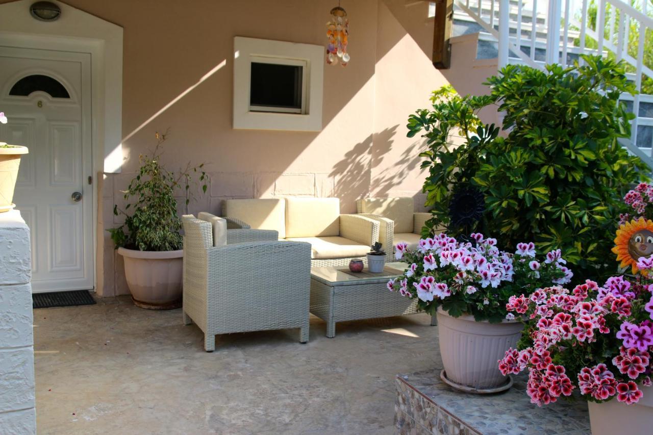 Perivólion Santa Barbara Lakis Apartments المظهر الخارجي الصورة